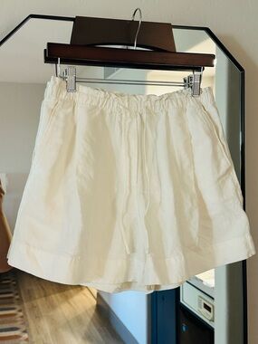 H&M White Elastic Waist Linen-Blend Shorts